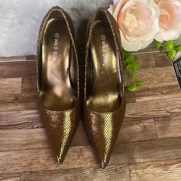Wild Diva Bronze Textured Heels - Picture 8 of 9